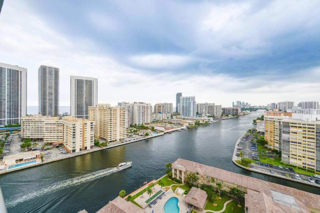 Cozy 1Br Condo Beachwalk Resort Hallandale Beach Extérieur photo