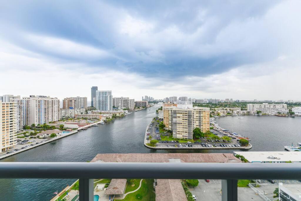 Cozy 1Br Condo Beachwalk Resort Hallandale Beach Extérieur photo